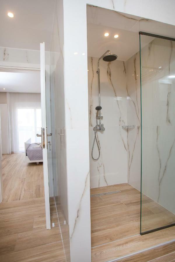 Avi Suites 2